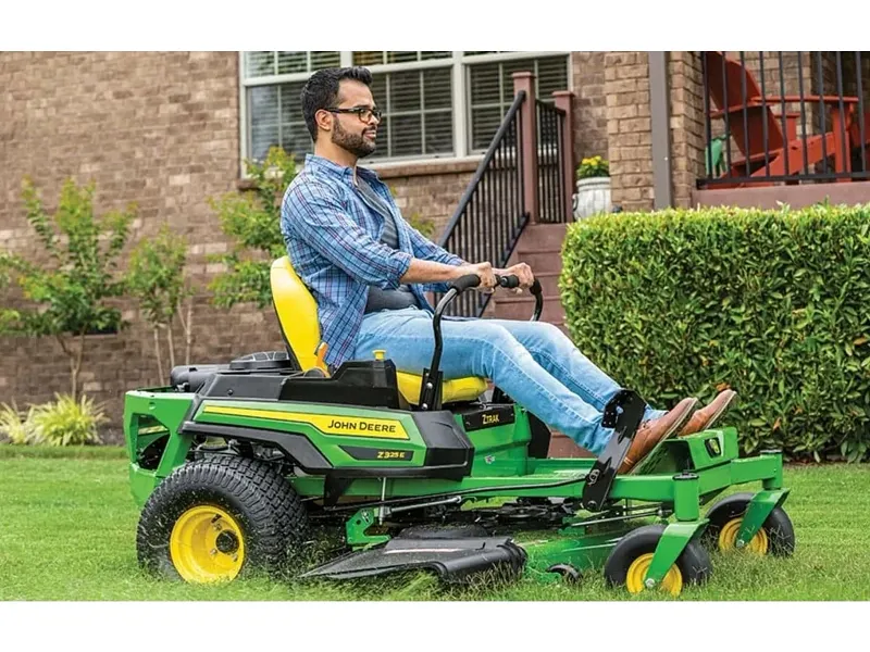 John Deere Z325E ZTrak™ riding mower