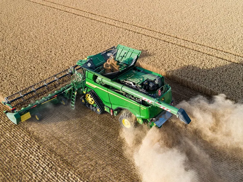 Combine Rear View X9 1100 Combine | John Deere UK