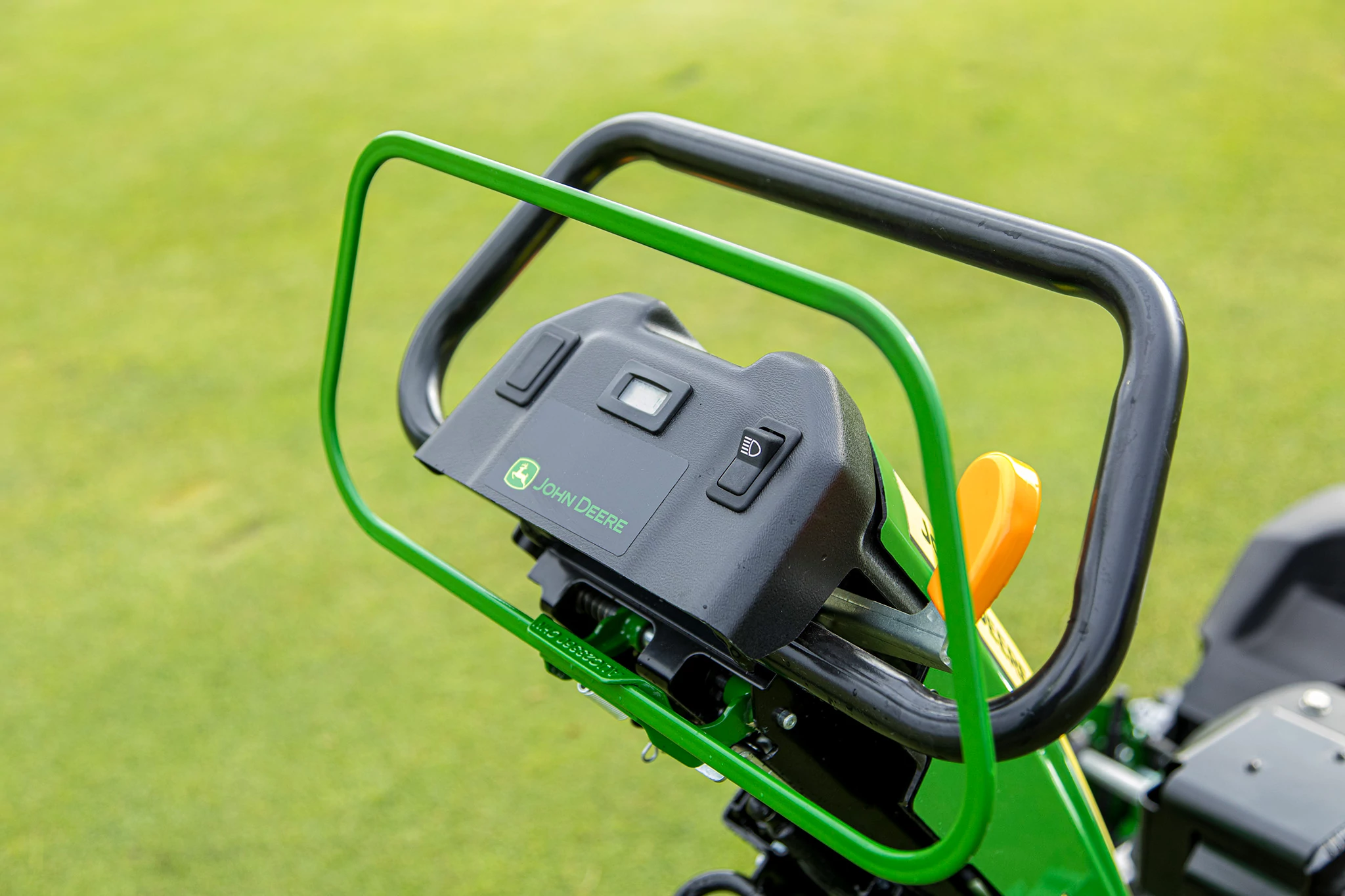 Close up view of 220SL PrecisionCut operator presence and traction clutch