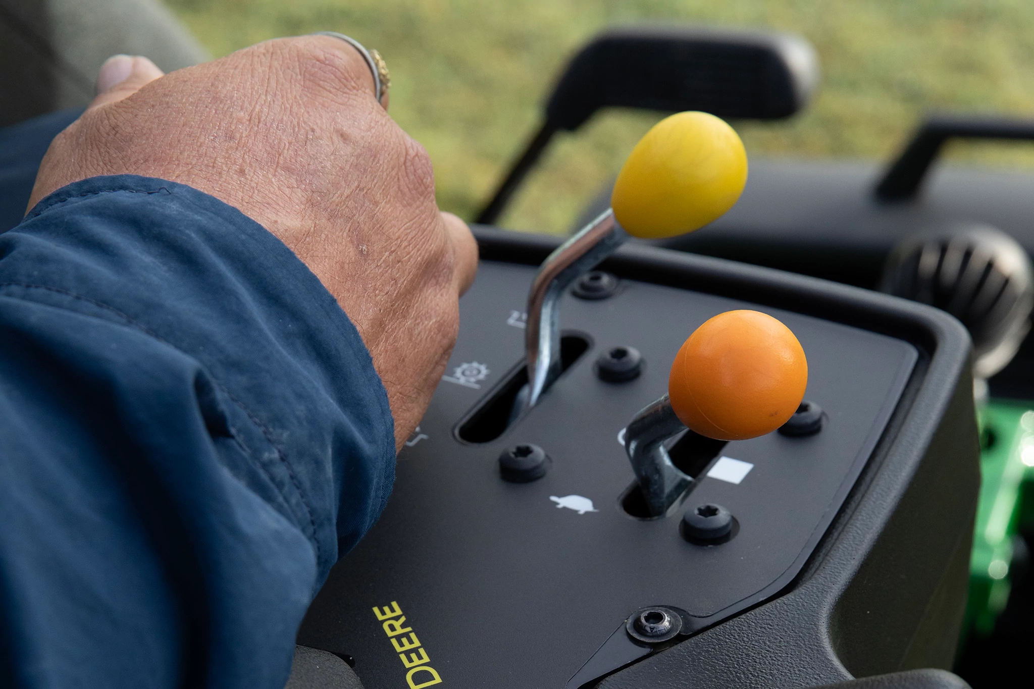 Close up view of the 2550 E-Cut controls