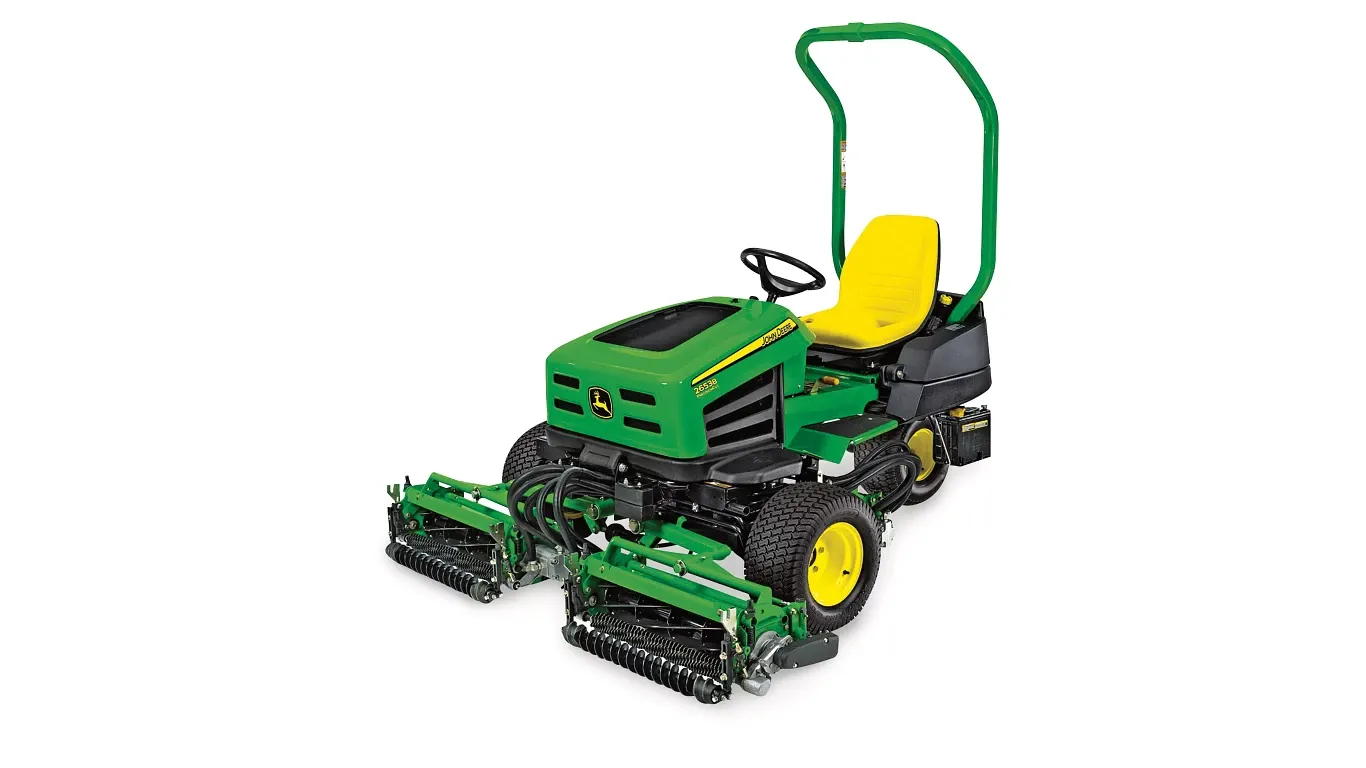 Fairway mower in green and yellow with high‑back seat, rollover bar and five reel cutting units for professional golf course turf care