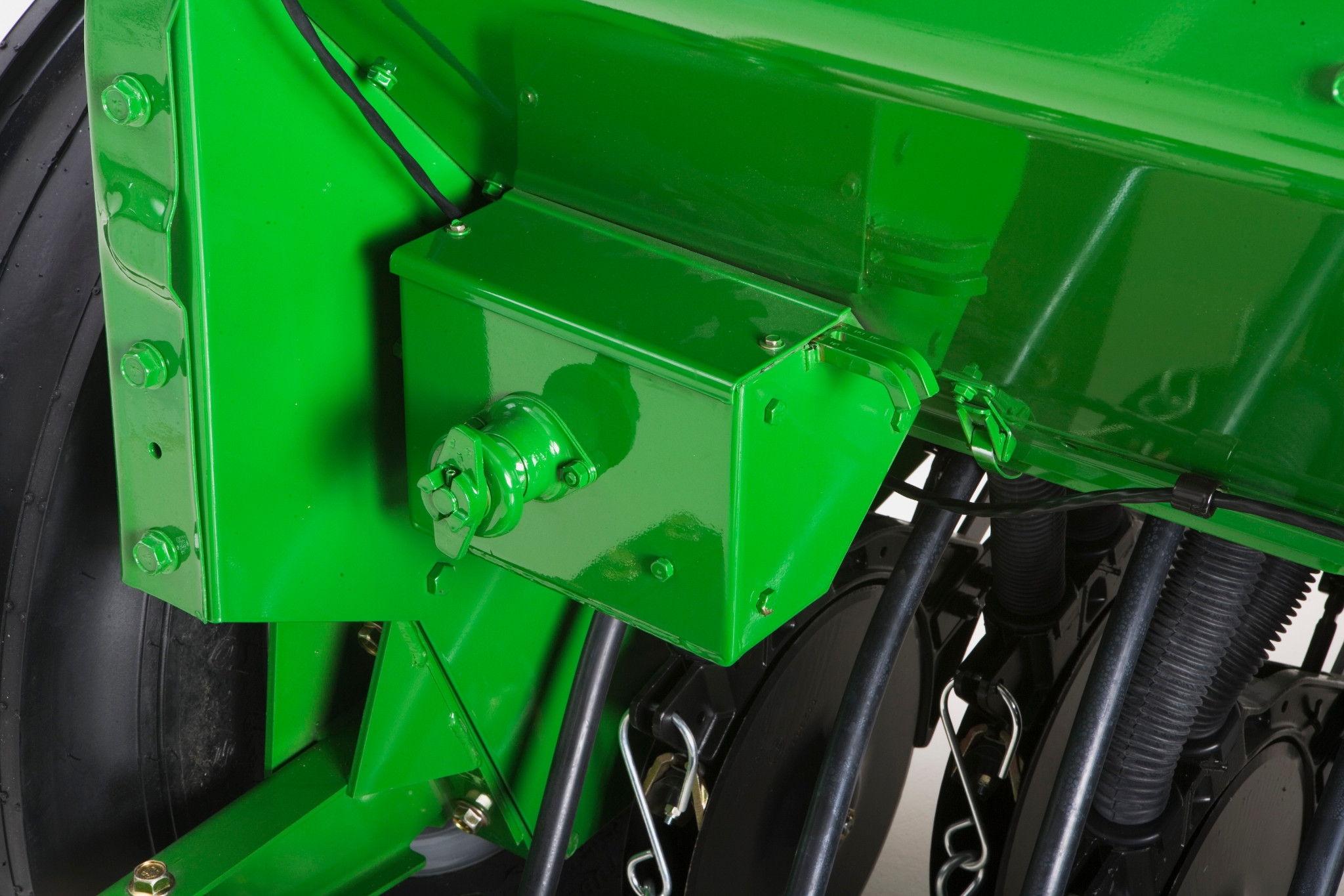 Studio view of fertilizer metering system on the left back of the BD11 End-Wheel Grain Drill
