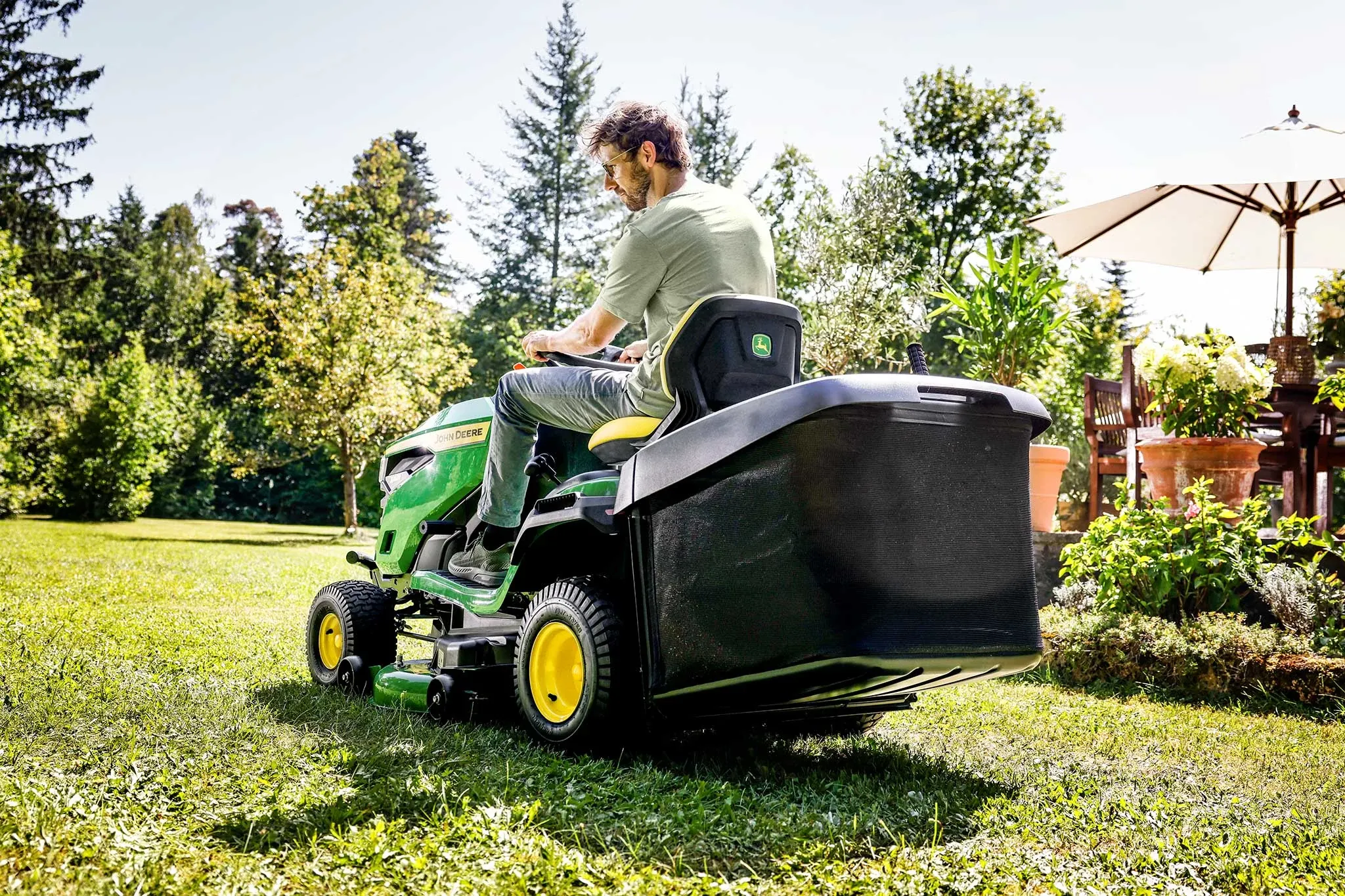 X167R Riding Lawn Equipment | John Deere UK