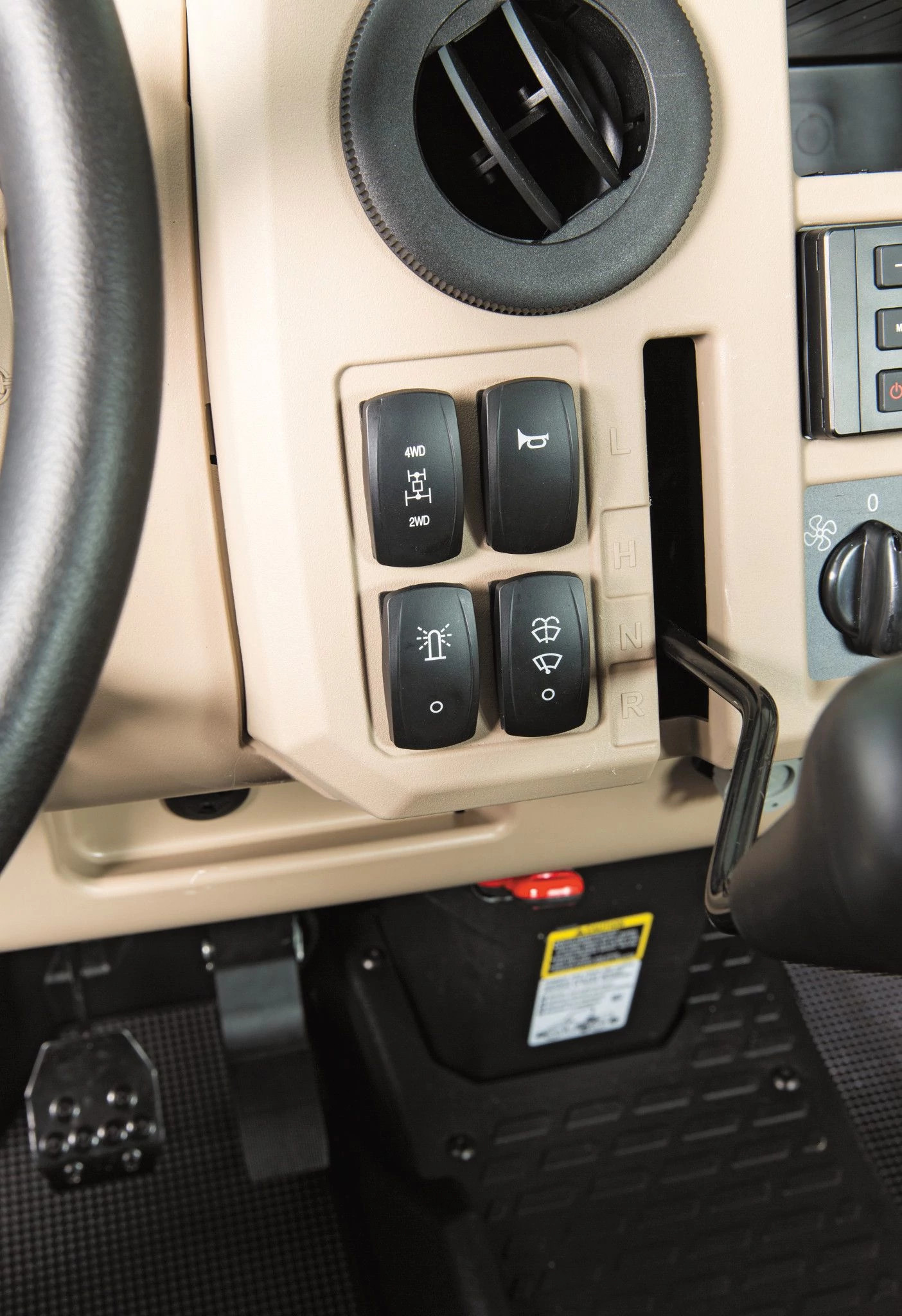 Utility Vehicles Gators XUV XUV865R Green Diesel Attachments Horn Kits 201803_GATOR Brochure 2018_19_YY1834306