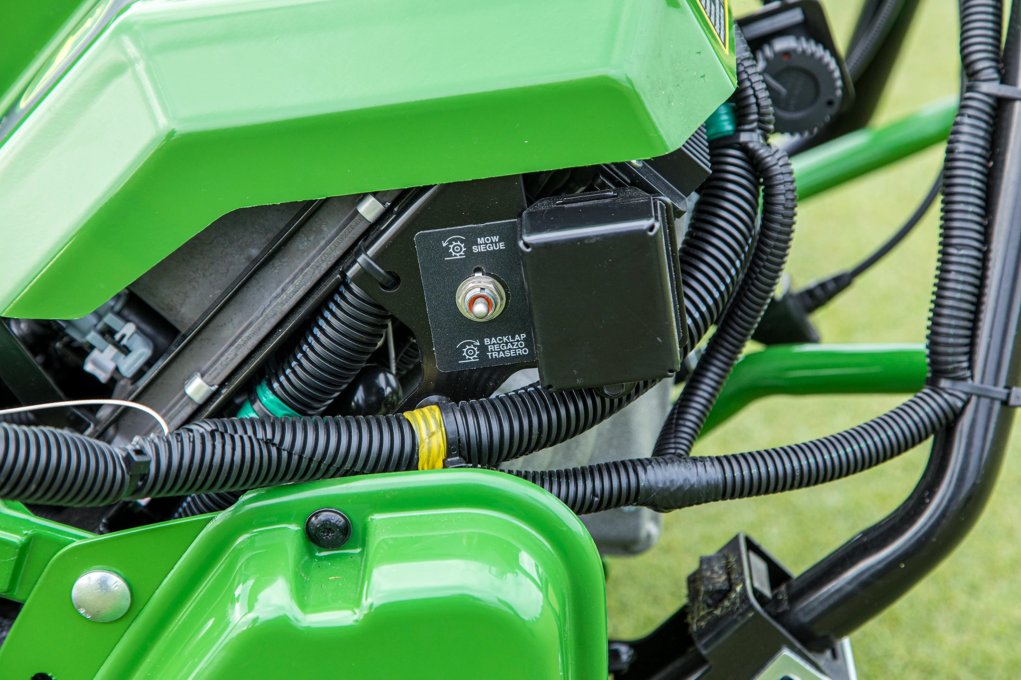 Close up view of the 220 E-Cut Hybrid FOC control