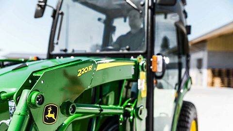 John Deere 220R