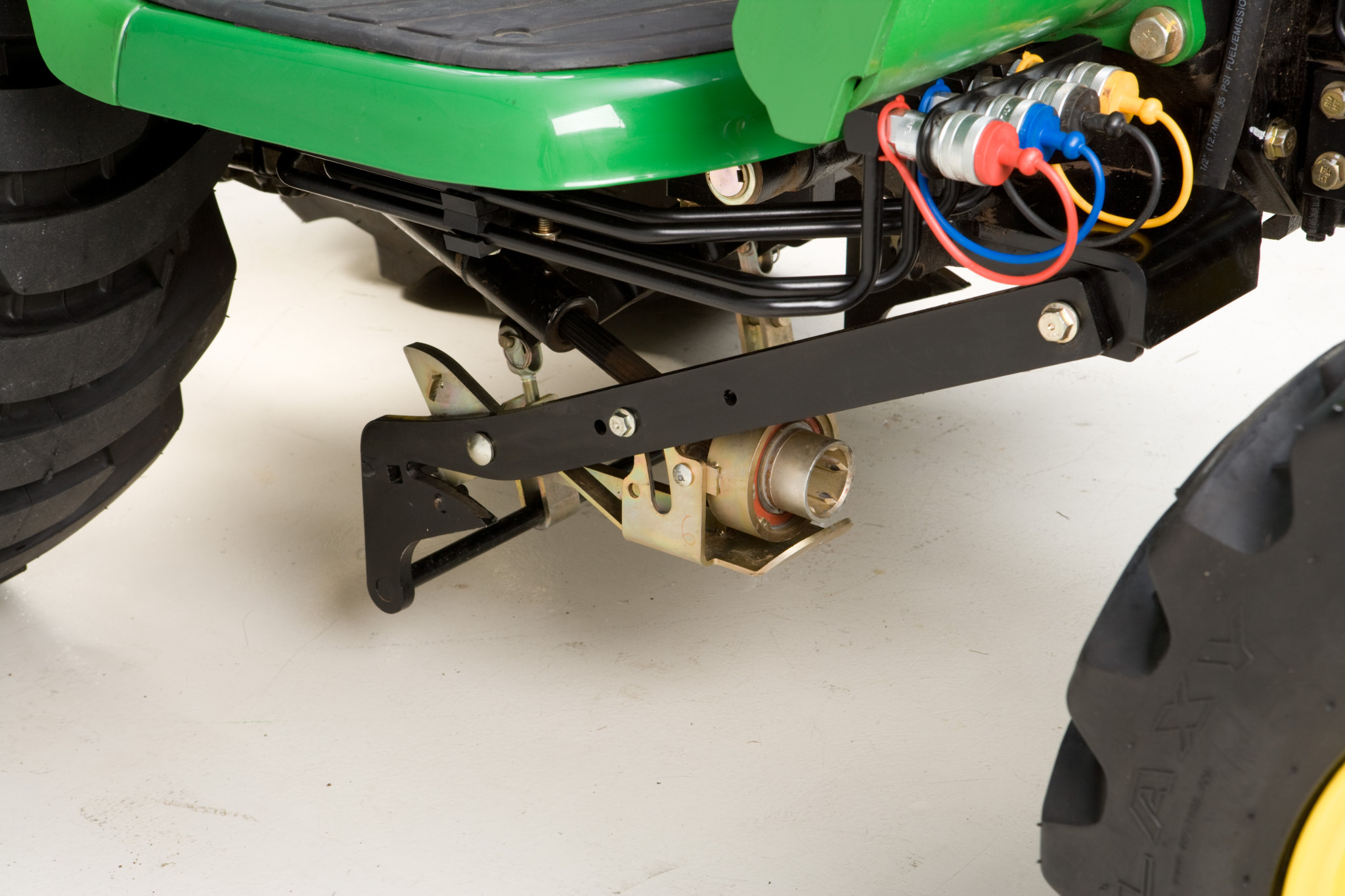 Side view of the mid-PTO underneath the tractor
