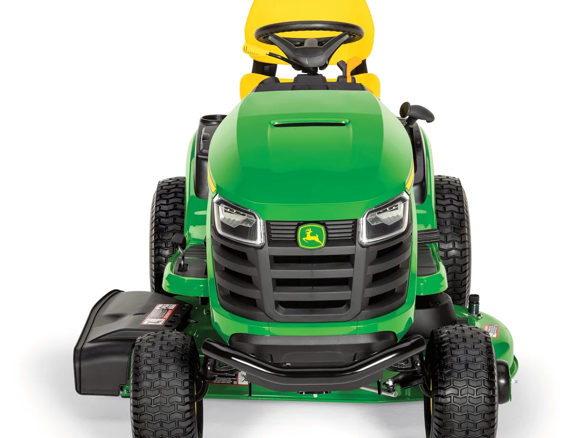 John Deere S220 Lawn Tractor