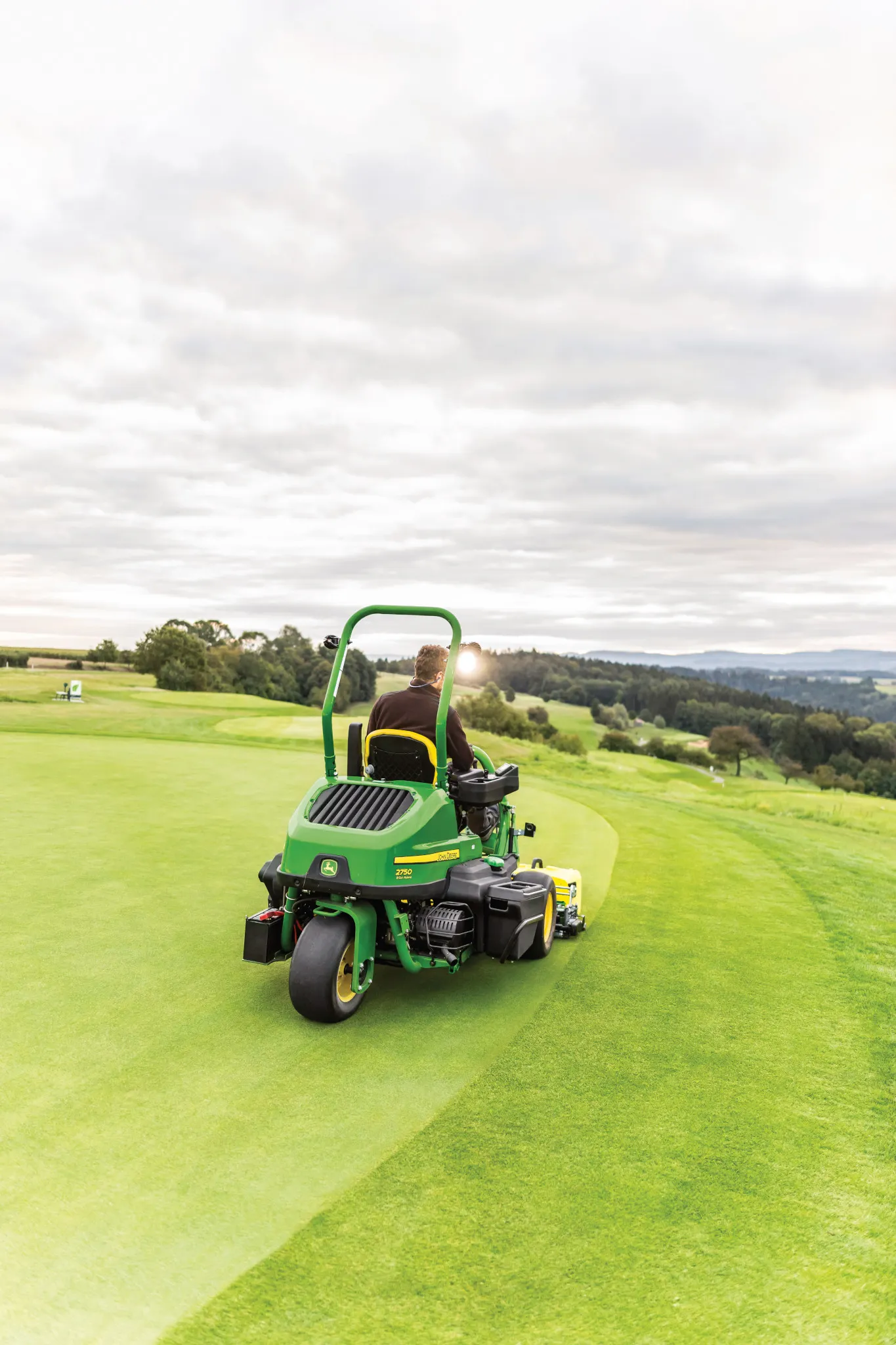 【新品】jincup cultivate M / Lime Green 2750 E-Cut™ Hybrid Triplex Mower | Riding Greens Mowers