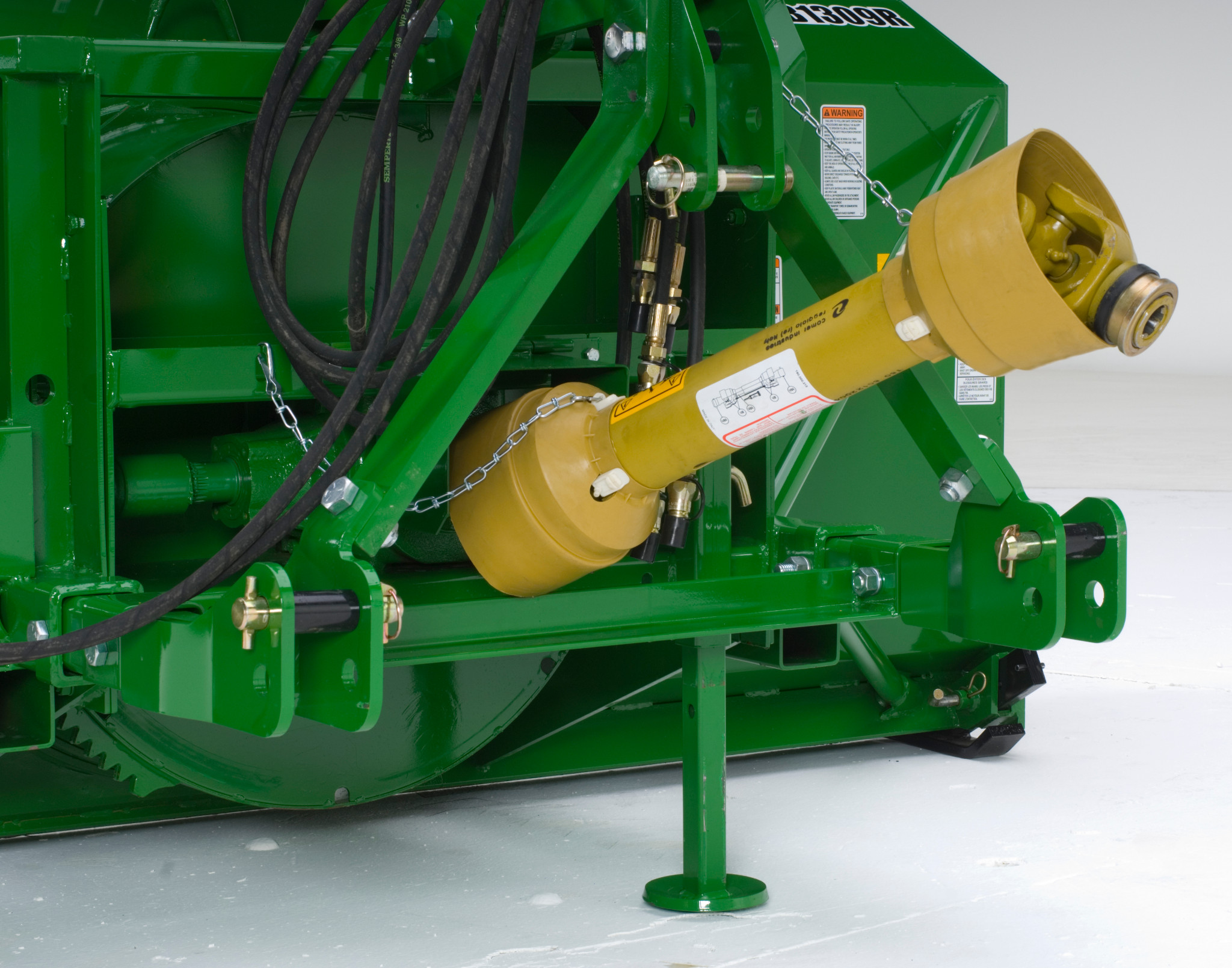 Front right studio view of SB Series Snowblower 3-point hitch