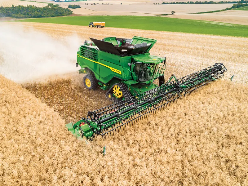 Wanted Draper Header HDX35 Hinged Draper Header | John Deere UK