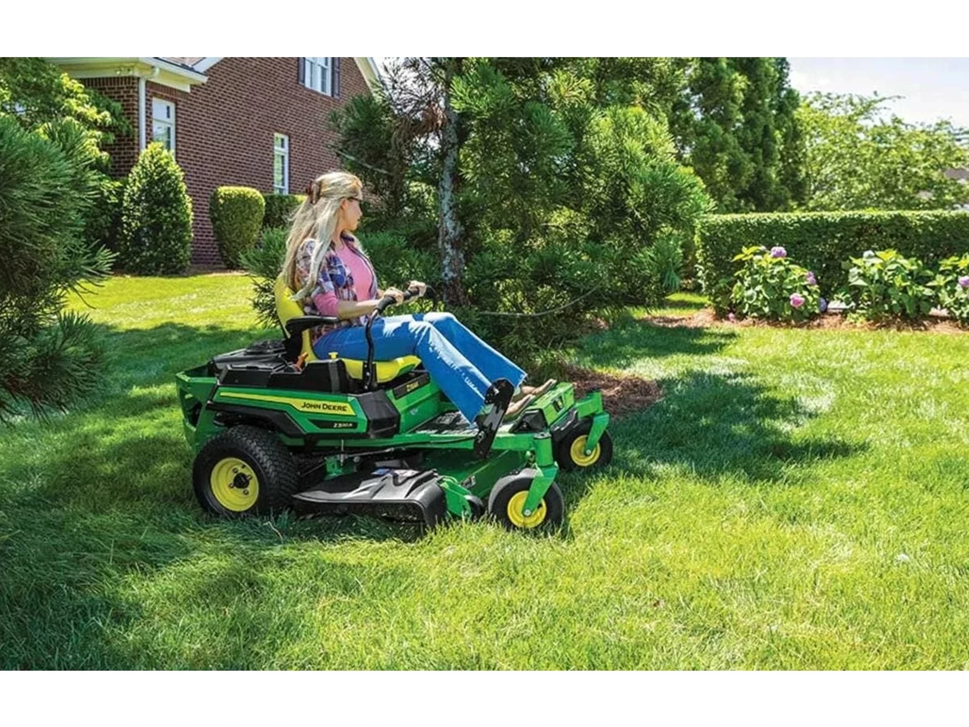 John Deere Z320R ZTrak™ Mower with 42-in. Deck — Forward Speed