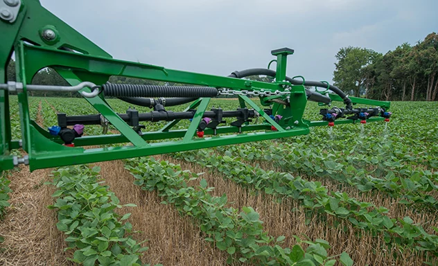 Boom on R4023 sprayer in a field