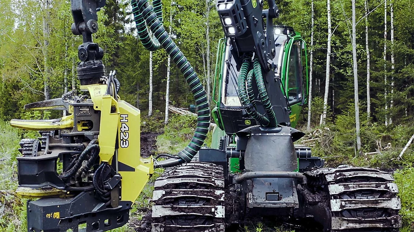 Front view of H423 Harvester Head in the field