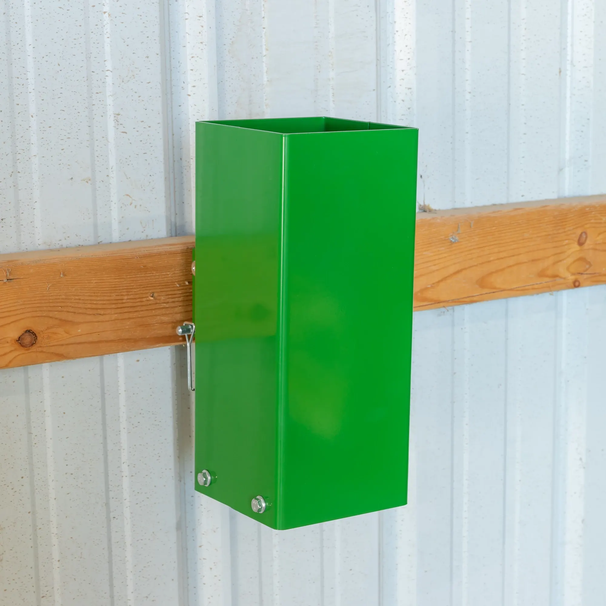 5WS812470: Chain Box Holder Kit