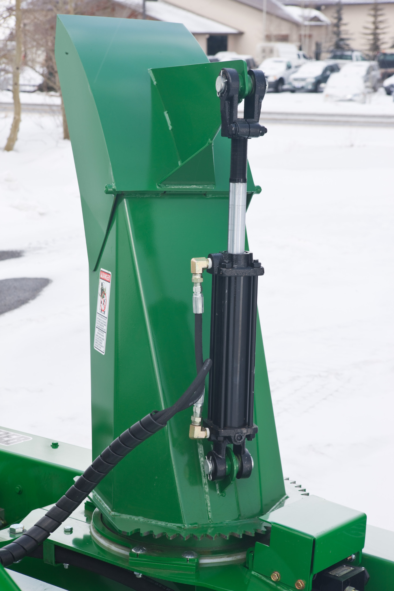 Electronically controlled hydraulic cylinder on the back of a snowblower chute