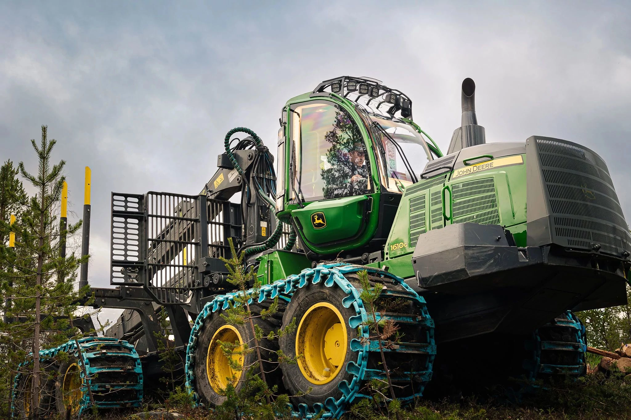 1610g-forwarder-loadspace-2048x1365