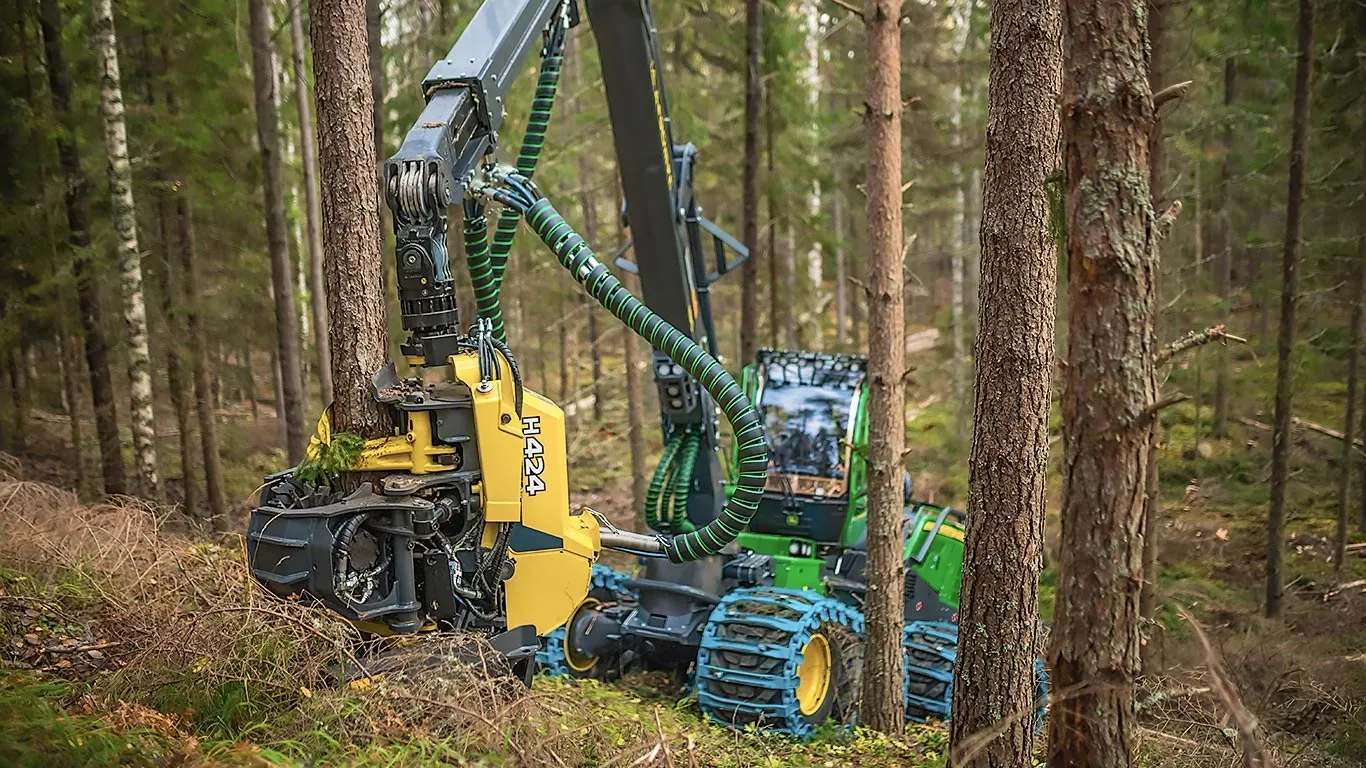 H424 Harvester Head | John Deere IE