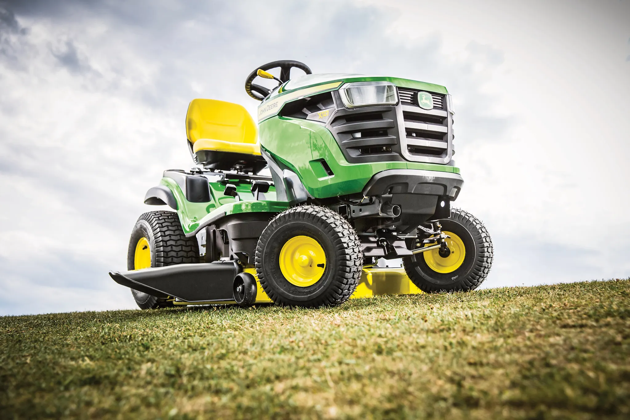 Field shot X127 Lawn Tractor, X100 Series