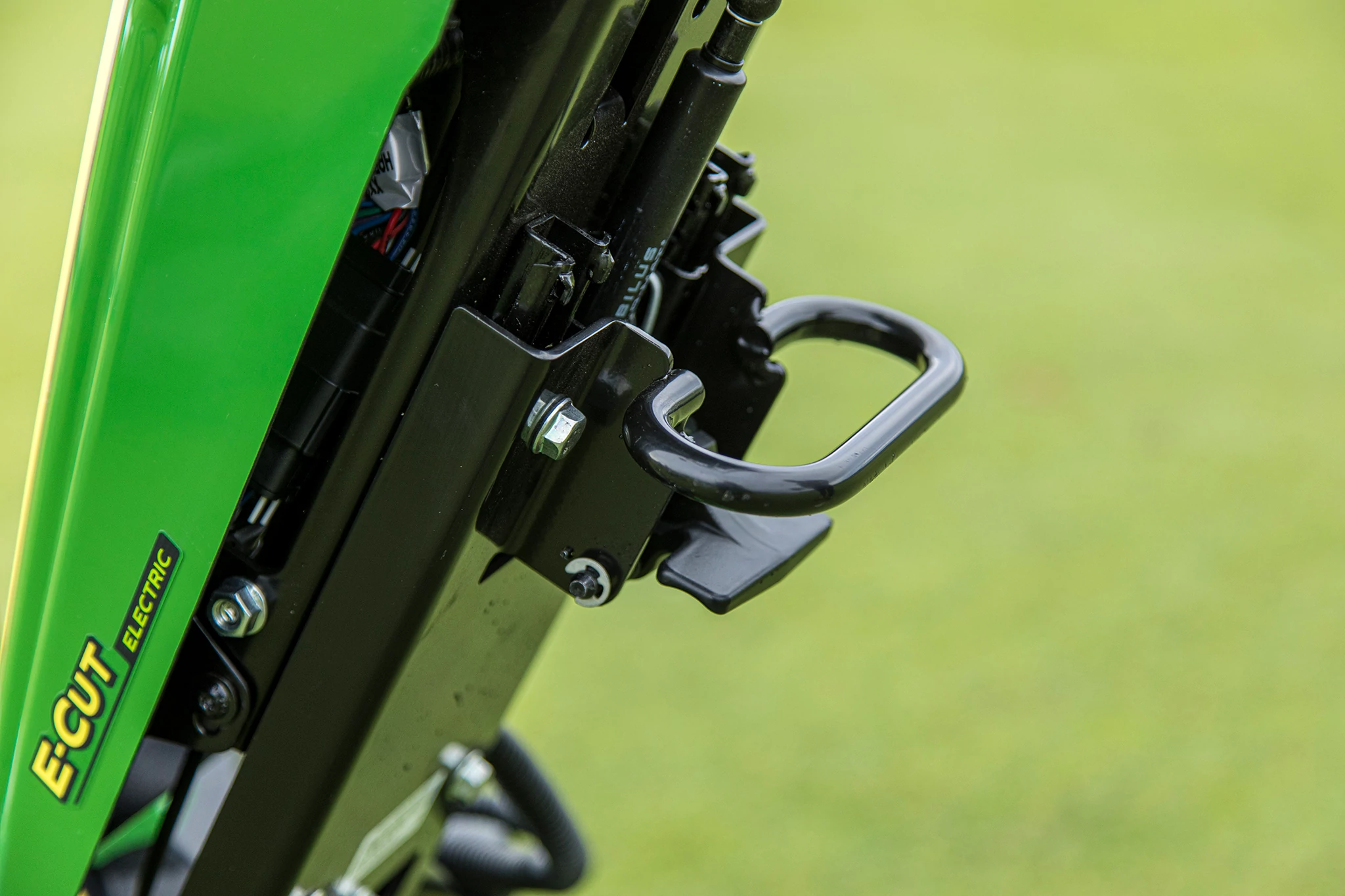 Adjustable handlebar on 225 E-Cut Electric mower