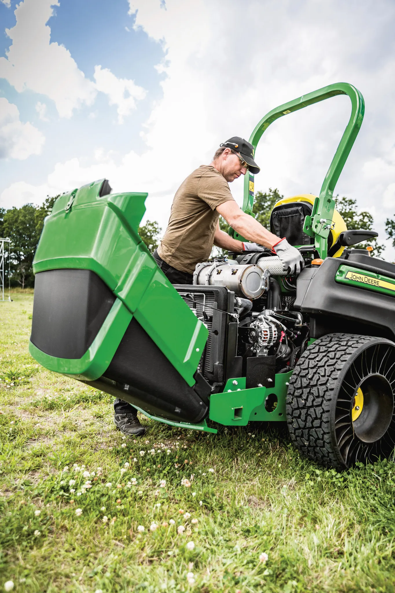 Z997R Commercial Zero-Turn Mowers | John Deere IE