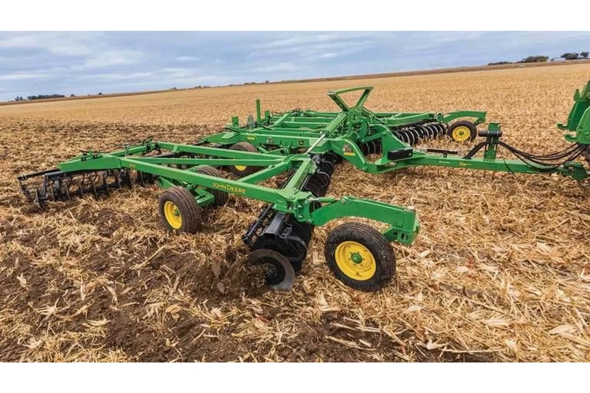 2630 - 26 ft, 5 in. Three- and Five-Section Tandem Disk | John Deere US