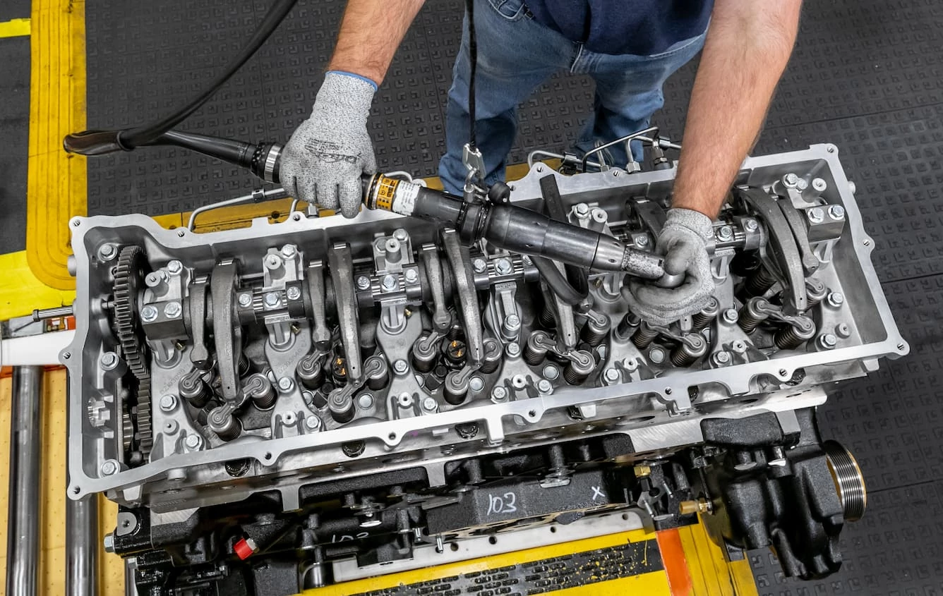 Overhead photo of JD14 engine assembly with hydraulic lash adjusters