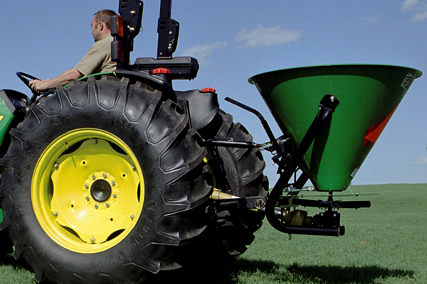 SS1067B spreader on 5 series tractor in field