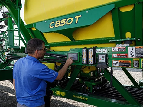Man uses the G5e Display touchscreen mounted on the side of a C850T