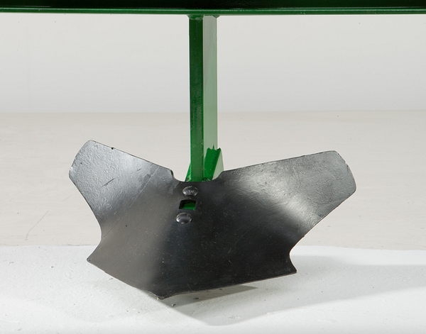 Close-up of double-wing cutting blade of PM10 Middle Buster