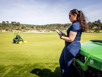 E-Cut Electric Triplex Mower JDLink™ connectivity