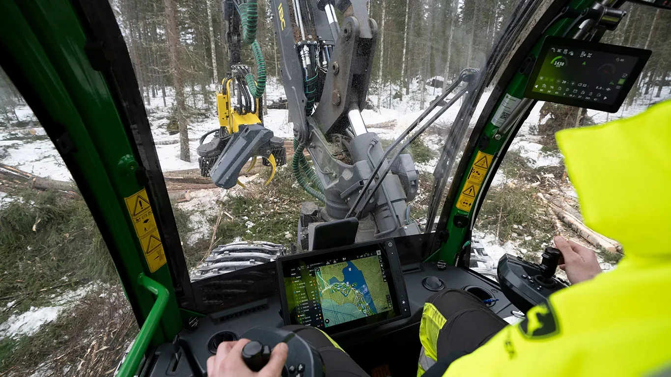 H216 Harvester Head | John Deere US