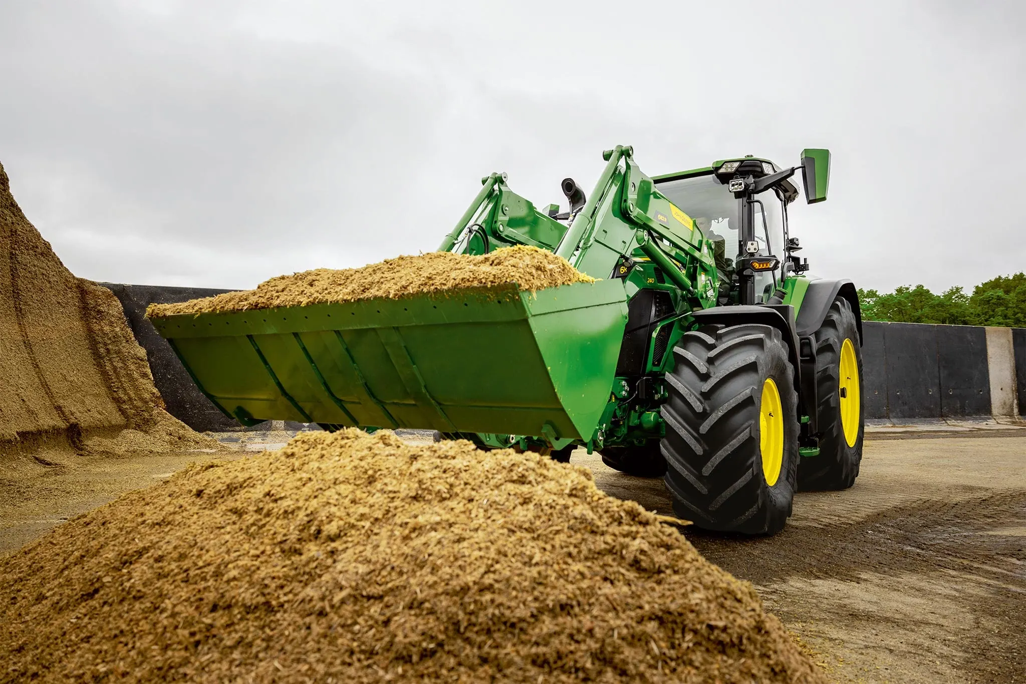 685R Front Loader | John Deere UK